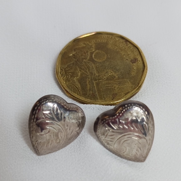 Signed 925 silver heart-shaped carved earrings - Picture 2 of 4